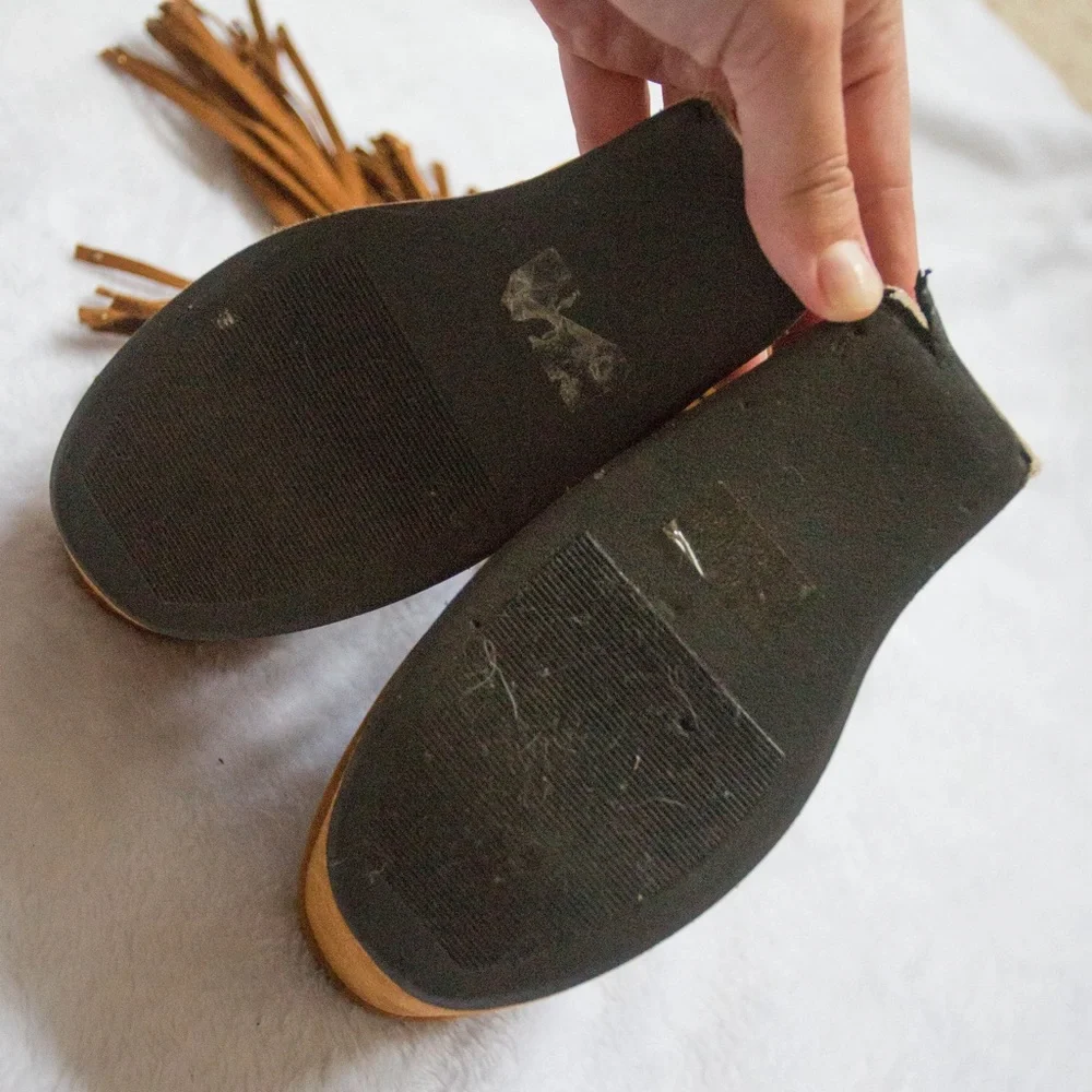 Brown heel less platform shoes, with tassels - Picture 6 of 9
